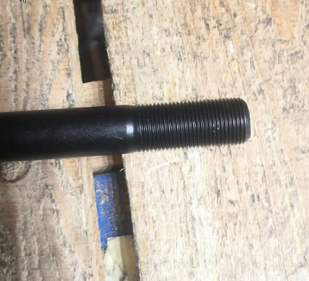 Болт замыкающий гусеницы (смазка) 203LG-00001/216RA-00062 L резьбы=27mm D19mm Болт замыкающий гусеницы (смазка) 203LG-00001/216RA-00062 L резьбы=27mm D19mm